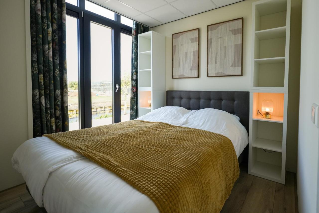 4 To 6 Persons Waterfront Villa Roelofarendsveen Bagian luar foto