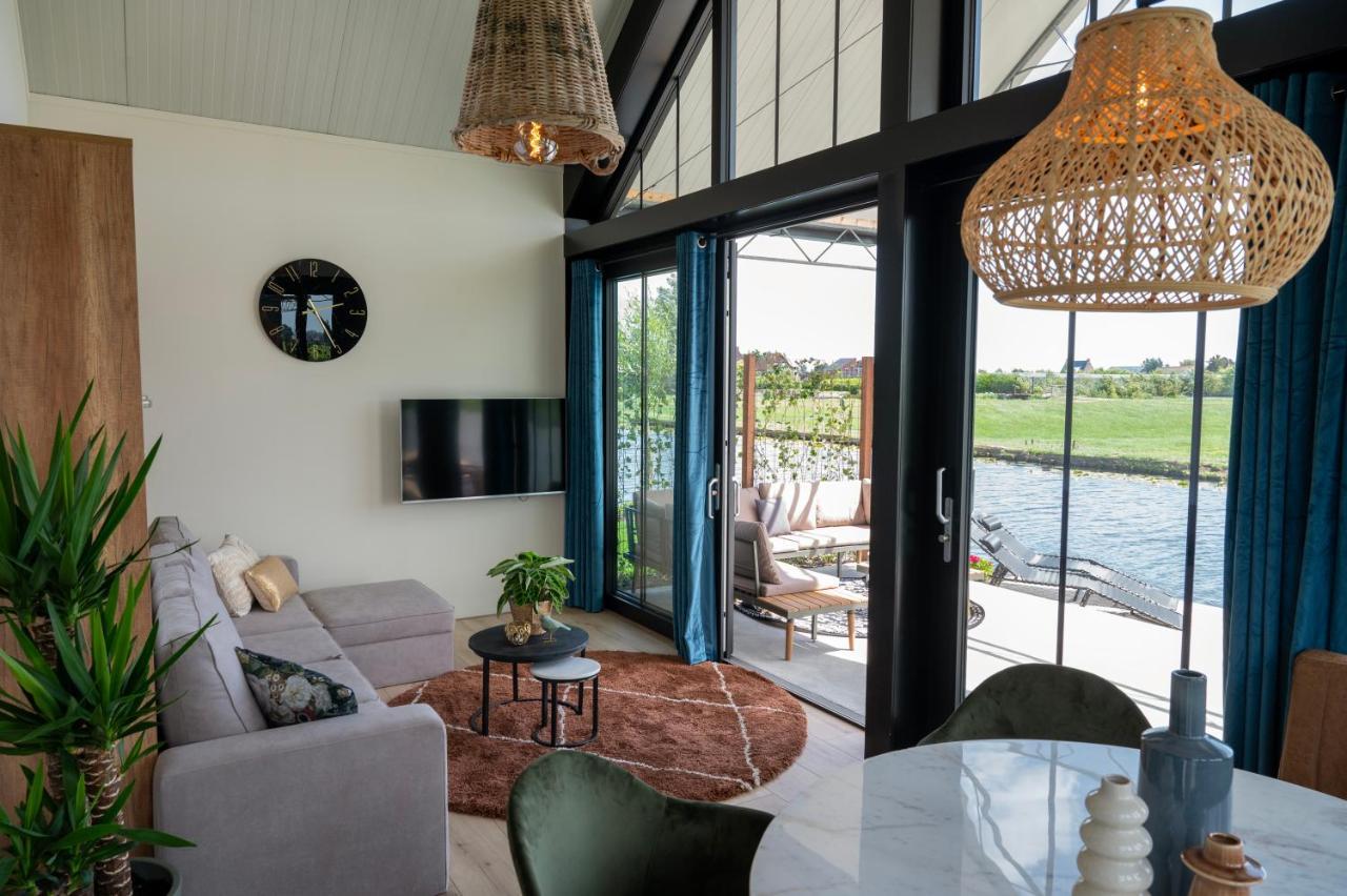 4 To 6 Persons Waterfront Villa Roelofarendsveen Bagian luar foto