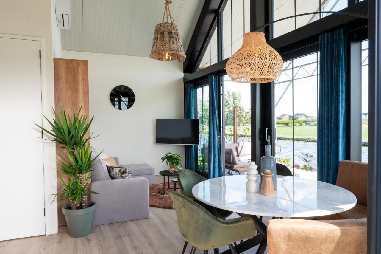 4 To 6 Persons Waterfront Villa Roelofarendsveen Bagian luar foto